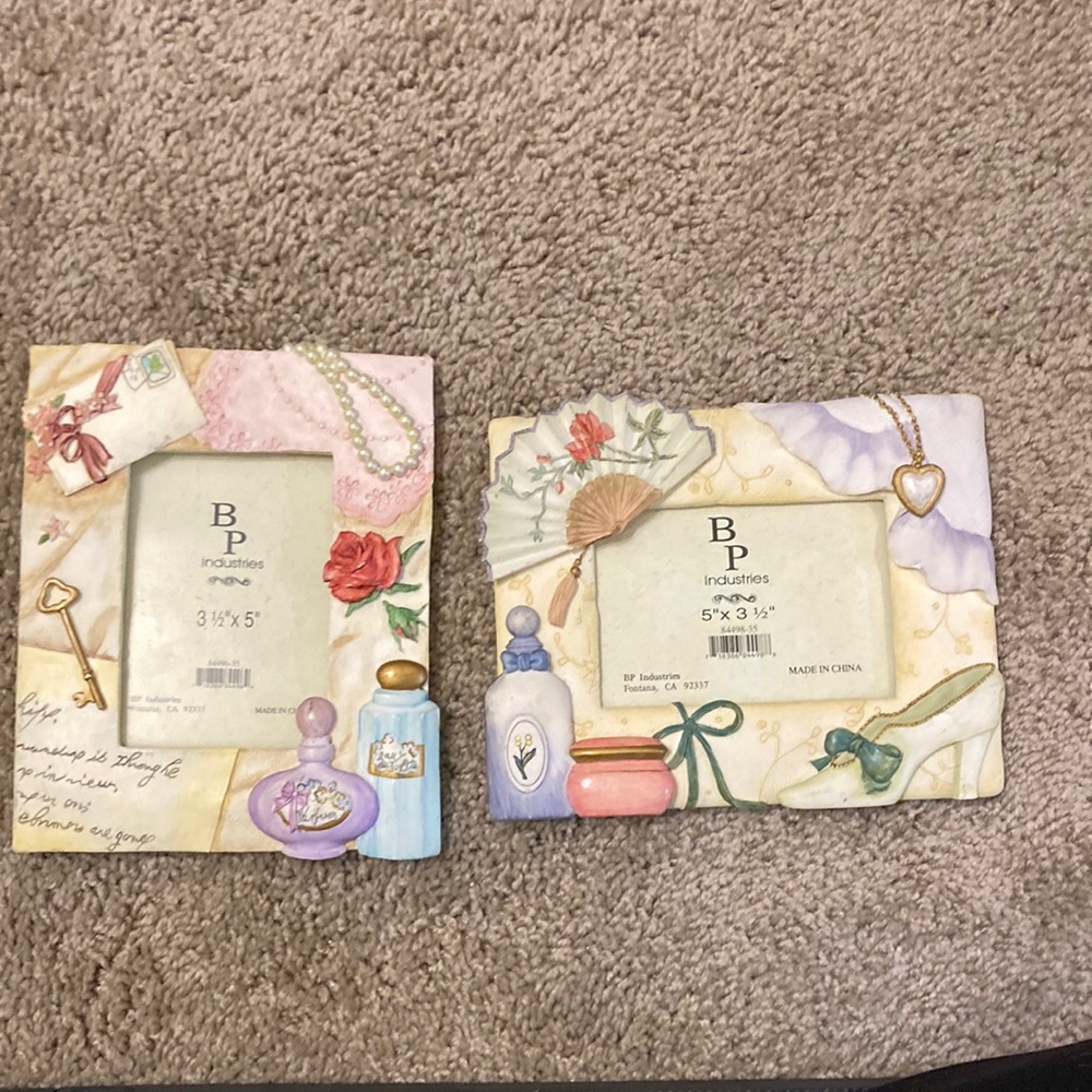 Two 3.5 x 5 picture frame
